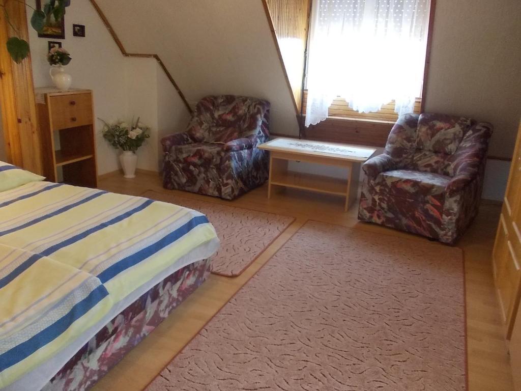 Postel nebo postele na pokoji v ubytování Judit Vendégház
