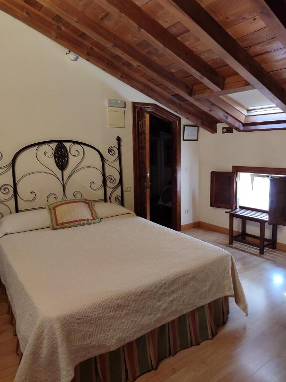 Postel nebo postele na pokoji v ubytování Hotel la posada de Numancia