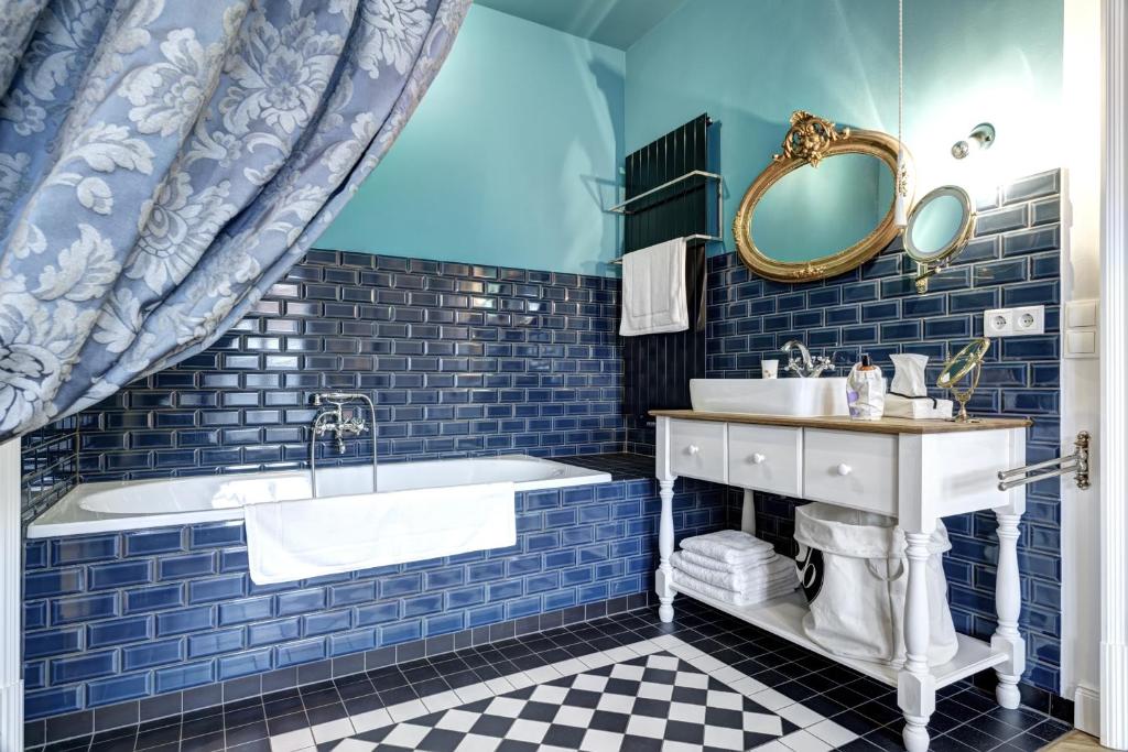 Gorki Apartments - 8