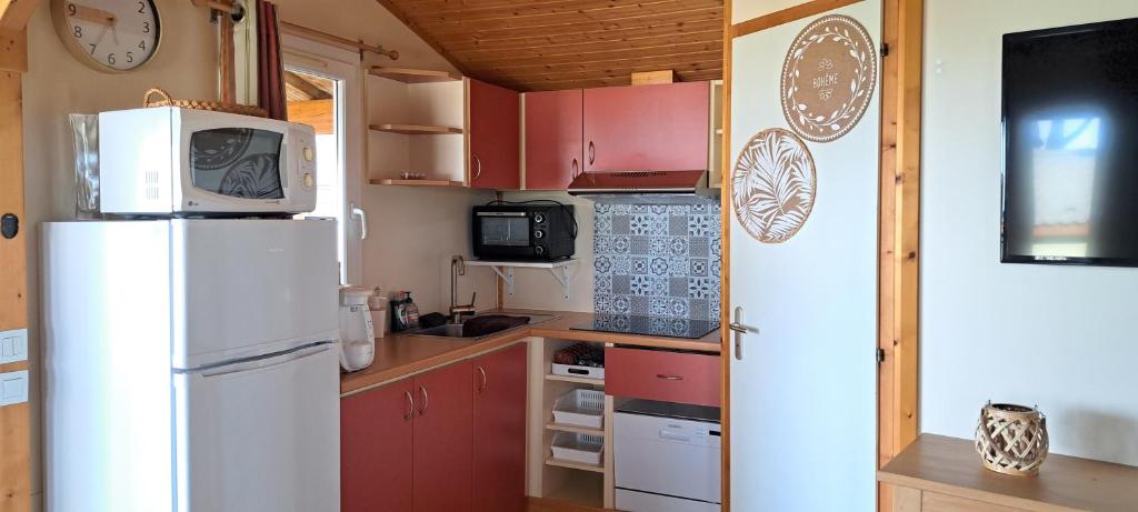 Kuchyň nebo kuchyňský kout v ubytování CHALET 35m2 climatisé 2 chambres vue mer