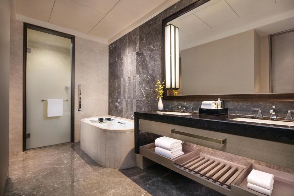 Hilton Changzhou - One-Bedroom Deluxe King Suite Met Lounge Access