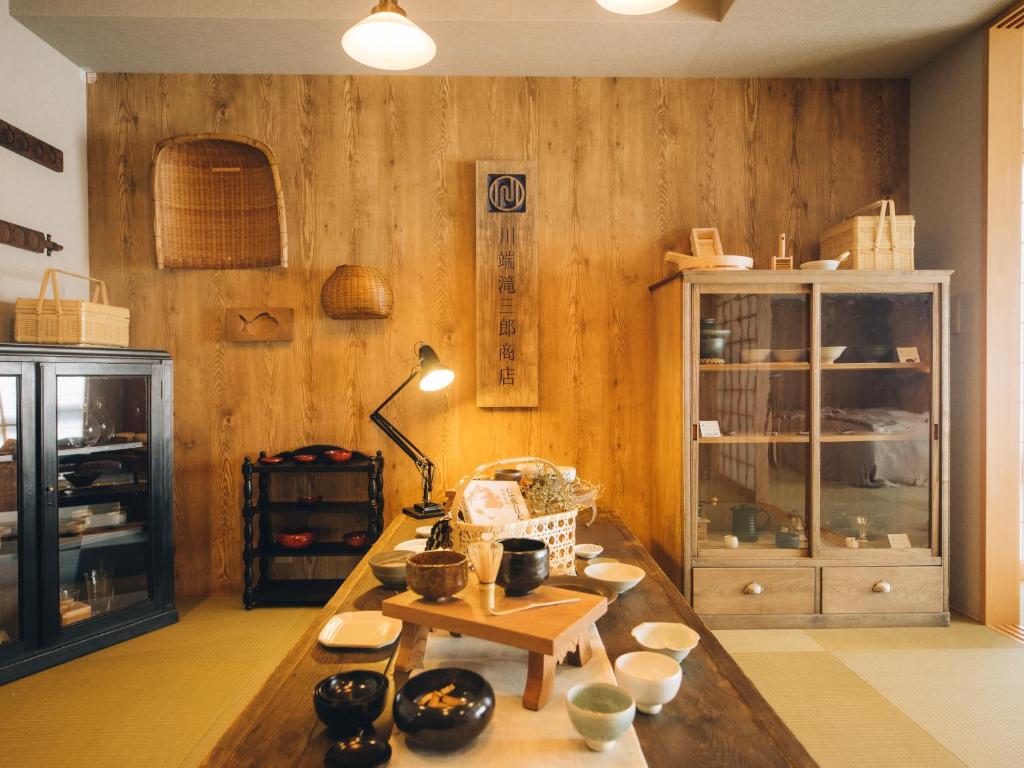 Kuchyň nebo kuchyňský kout v ubytování MIMARU SUITES Kyoto Shijo