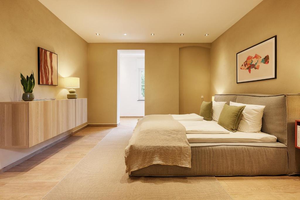 a bedroom with a large bed in a room at Ferienwohnung Fischzucht - Sauna, große Dachterrasse, 3 Schlafzimmer - by homekeepers in Würzburg