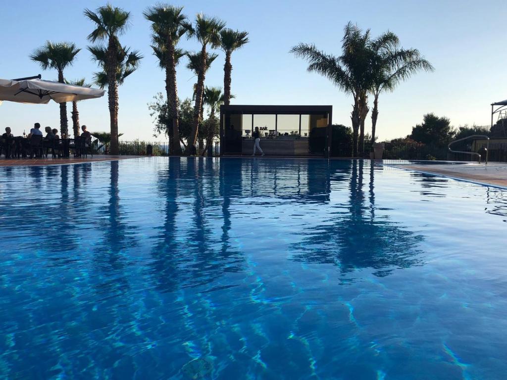 Bazén v ubytování Baia Di Ulisse Wellness & Spa nebo v jeho okolí