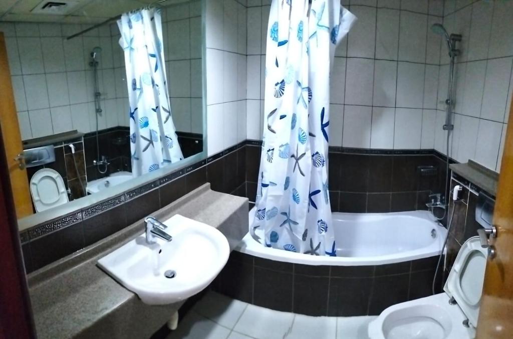 Private Studio Apartment in next to Metro station, Dubái (precios