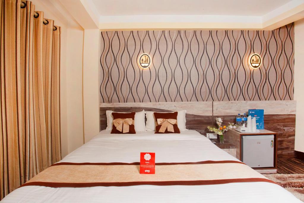 Postel nebo postele na pokoji v ubytování OYO 167 Hotel Lotus Buddha Inn