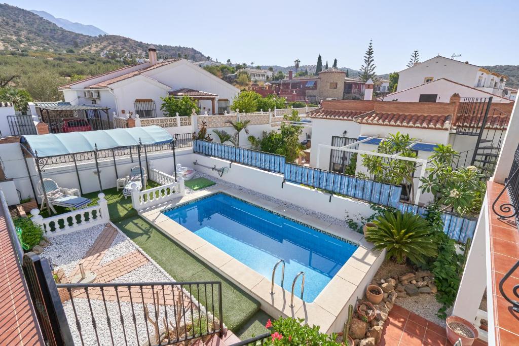a swimming pool in the backyard of a house at El Escondite in Alcaucín