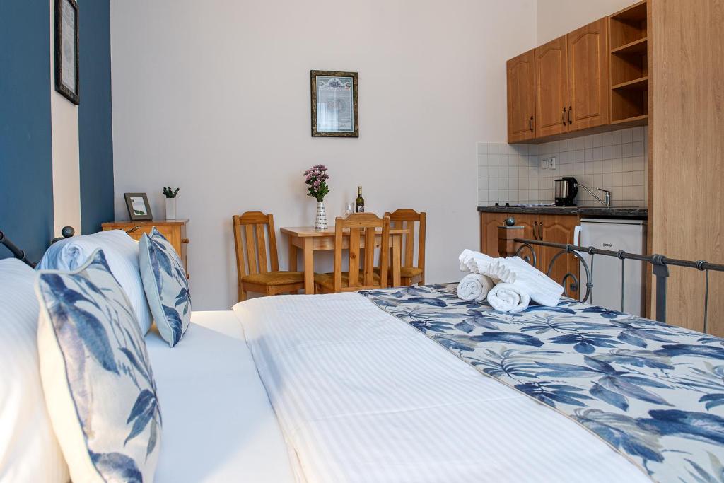 Postel nebo postele na pokoji v ubytování Residence Hattrick