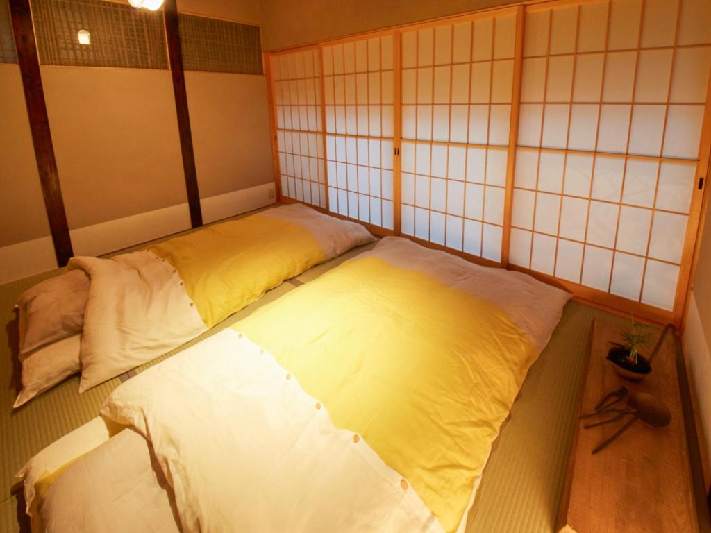 Postel nebo postele na pokoji v ubytování sakainoma hotel 熊