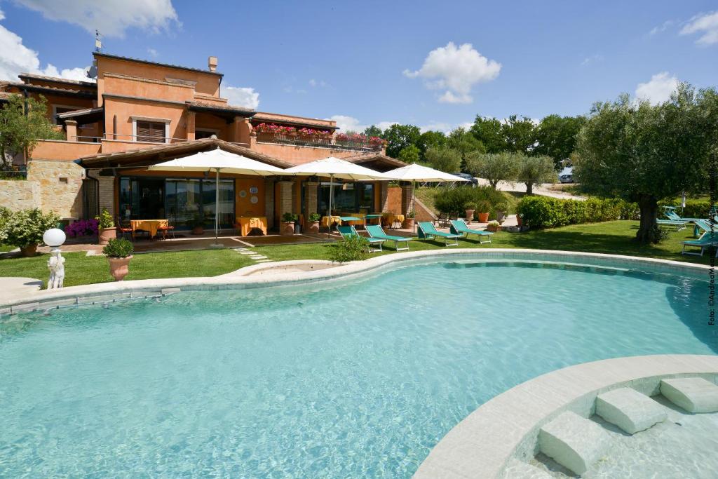Basen w obiekcie Hotel Saturno Fonte Pura lub w pobliżu