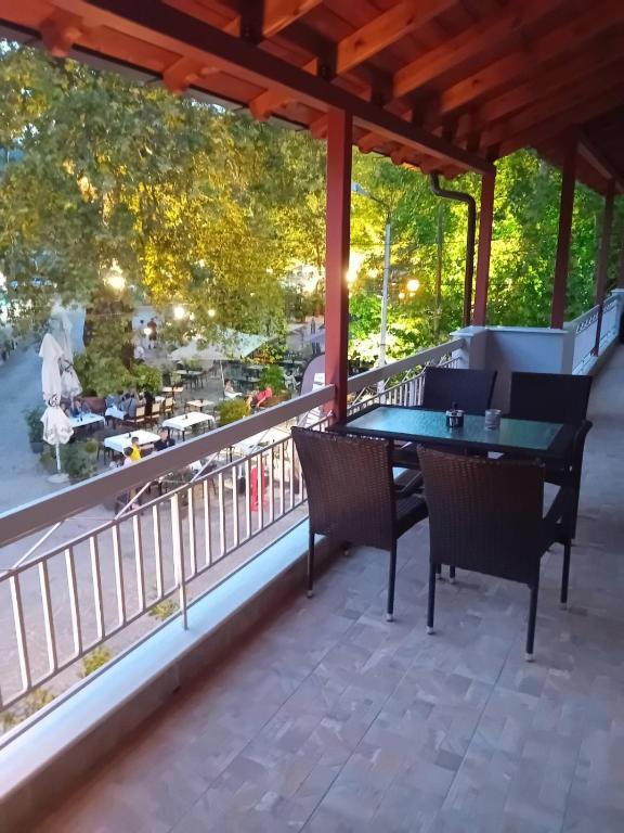 Balkón alebo terasa v ubytovaní Ξενωνας Κάρμα