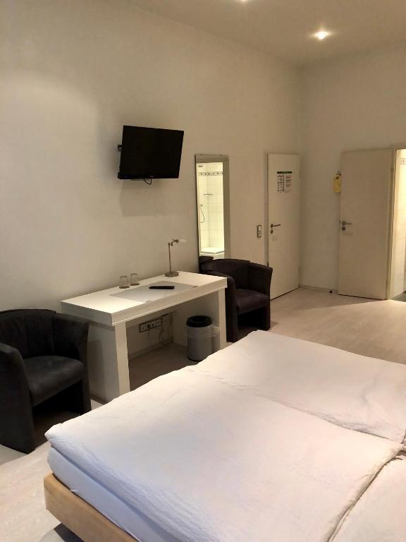 Postel nebo postele na pokoji v ubytování Hotel am Bahnhof