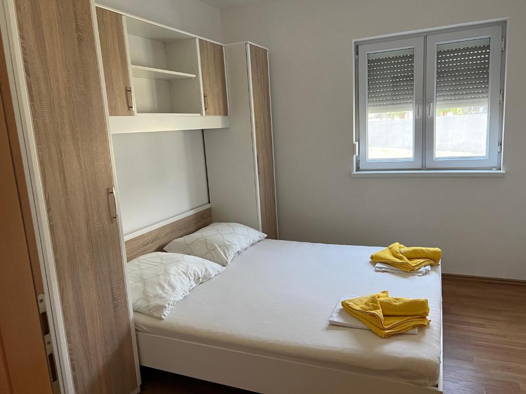 Posteľ alebo postele v izbe v ubytovaní Seaview Apartments Lagetar