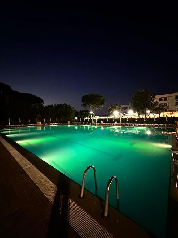 Bazén v ubytování Eraora Hotel Village nebo v jeho okolí