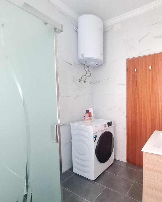 Sunflower Cozy Apartment Near Bllok Area - Imazhi 8