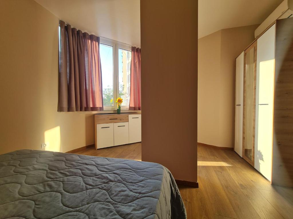 Sunflower Cozy Apartment Near Bllok Area - Imazhi 4
