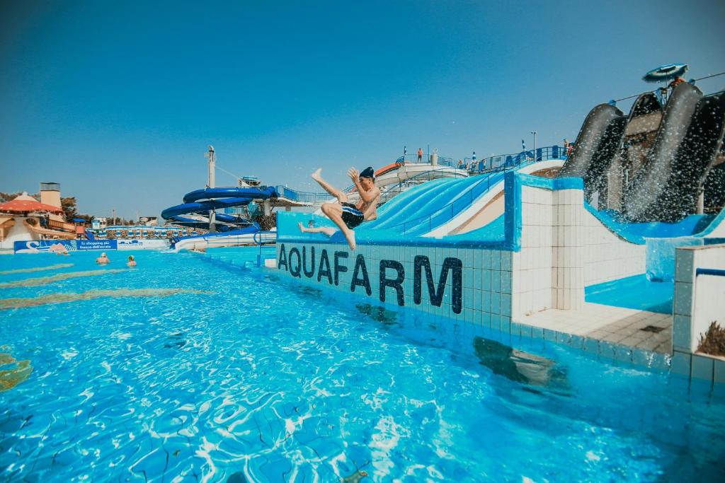 Bazén v ubytování Eraora Hotel Village nebo v jeho okolí