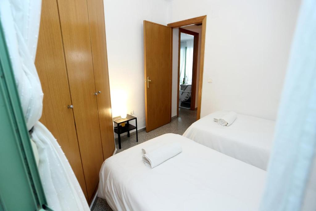 Posteľ alebo postele v izbe v ubytovaní Apartamento dos habitaciones primera línea de playa