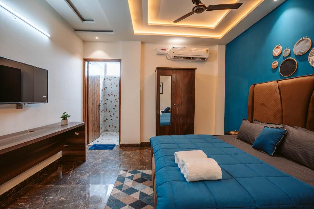 TV a/nebo společenská místnost v ubytování FlxHo Duo - Serviced Apartment & Rooms - Golf Course Road