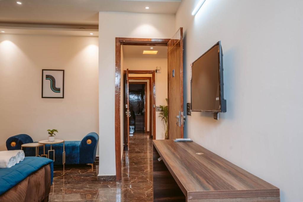 TV a/nebo společenská místnost v ubytování FlxHo Duo - Serviced Apartment & Rooms - Golf Course Road
