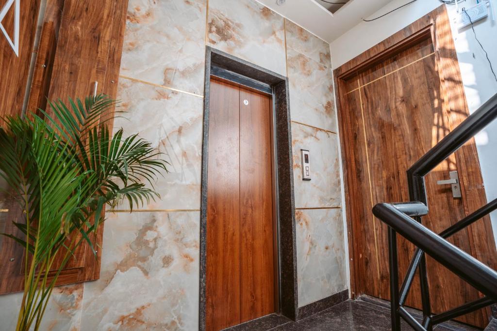 Fotografie z fotogalerie ubytování FlxHo Duo - Serviced Apartment & Rooms - Golf Course Road v destinaci Gurgáon