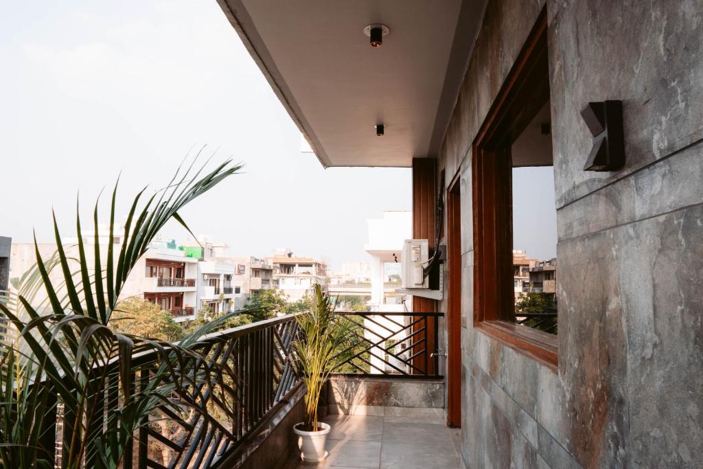 Balkón nebo terasa v ubytování FlxHo Duo - Serviced Apartment & Rooms - Golf Course Road