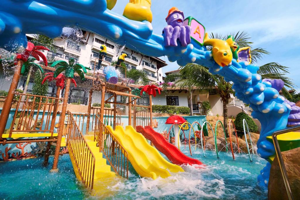 Bazen v nastanitvi oz. blizu nastanitve DoubleTree by Hilton Damai Laut