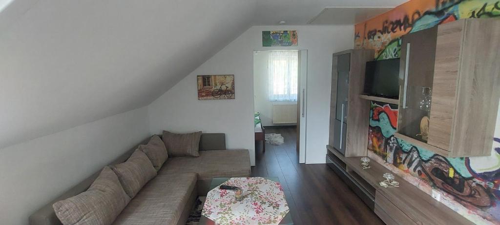 TV a/nebo společenská místnost v ubytování Ferienhaus Erika