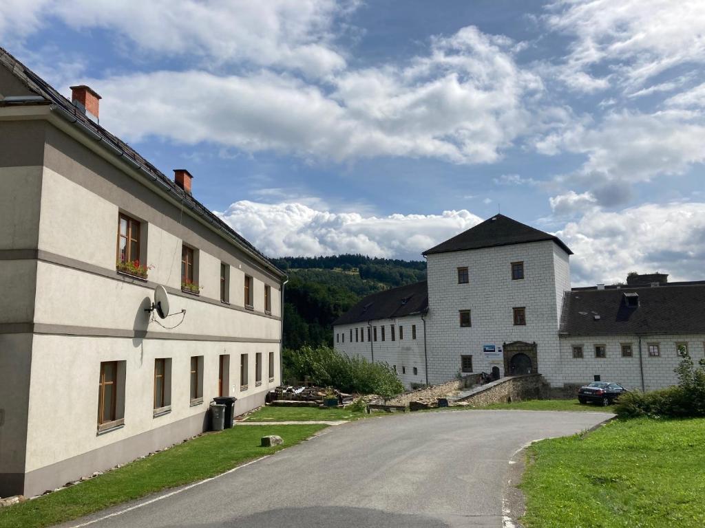Budova, kde se aparthotel nachází