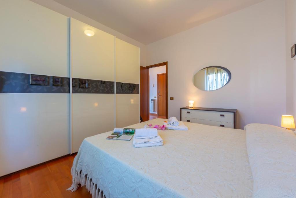 Posteľ alebo postele v izbe v ubytovaní La Rosa Dei Venti Lake View Terrace - Happy Rentals