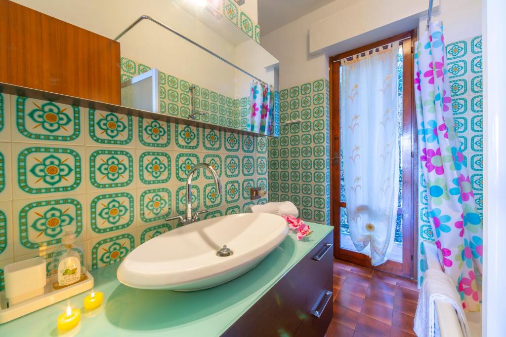 Kúpeľňa v ubytovaní La Rosa Dei Venti Lake View Terrace - Happy Rentals
