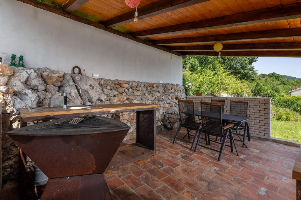 Fotografia z galérie ubytovania Holiday Home Kvarner with private heated pool v destinácii Ičići