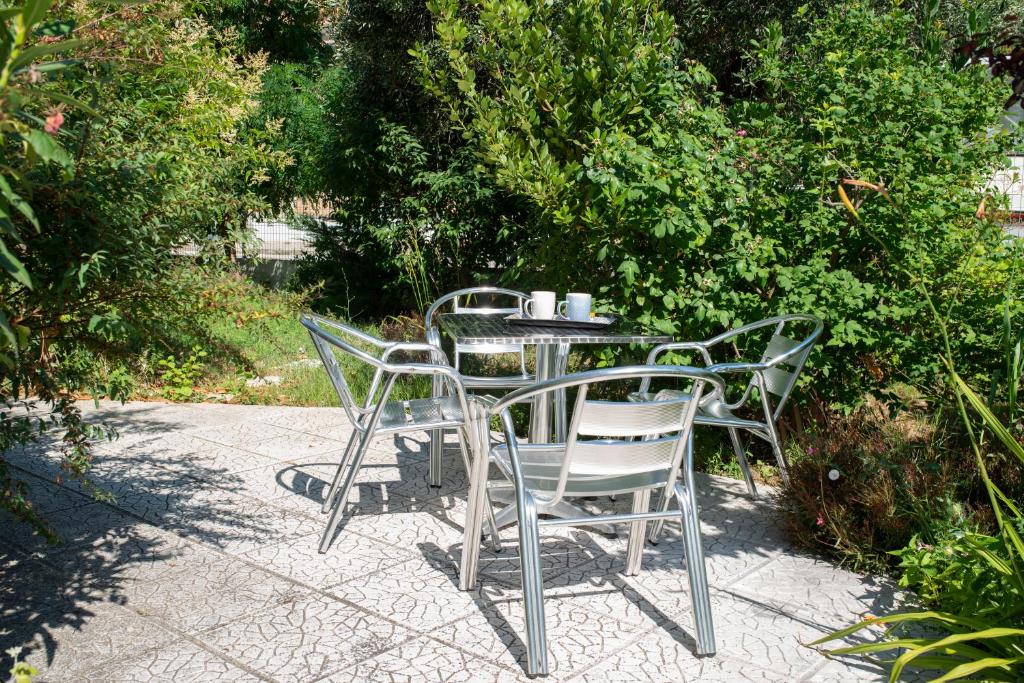Anadora 2: Hospitable stone house with yard