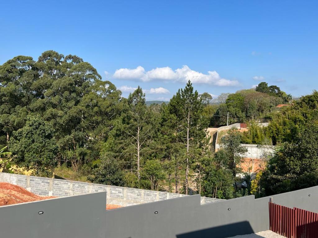 - une vue depuis le toit d'une maison dans l'établissement CHALÉS SÃO ROQUE, à São Roque