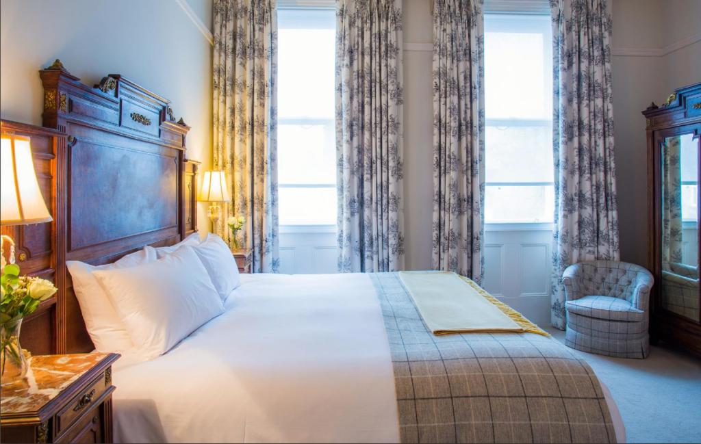 The Falcon Hotel - Superior Queen Room