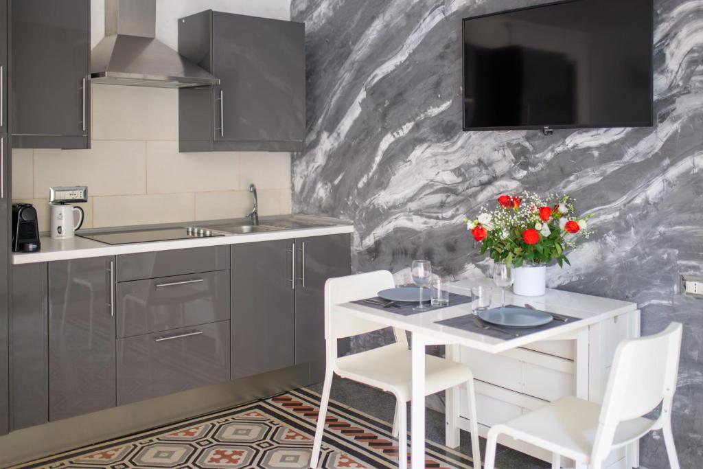 A kitchen or kitchenette at Enjoy Naples