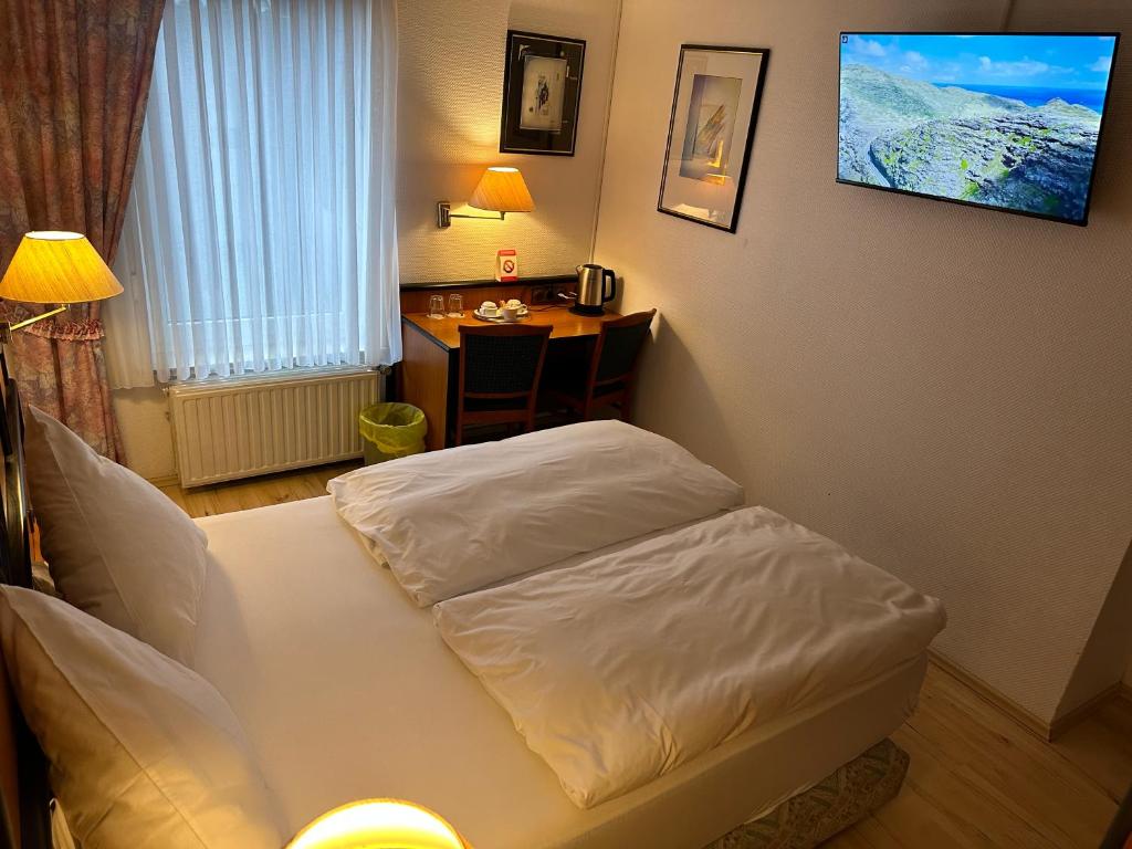 Hotel zur Post Dabringhausen - Quiet Business Hotel near Cologne and Dusseldorf Trade Fairs - Habitación Doble Estándar