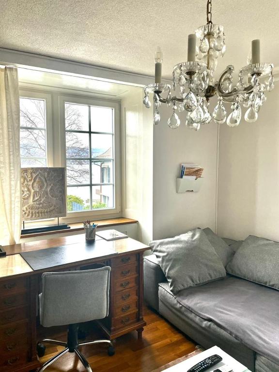 Posezení v ubytování Zurich 2 rooms full lakeview, unique historic house share bath 40 m2