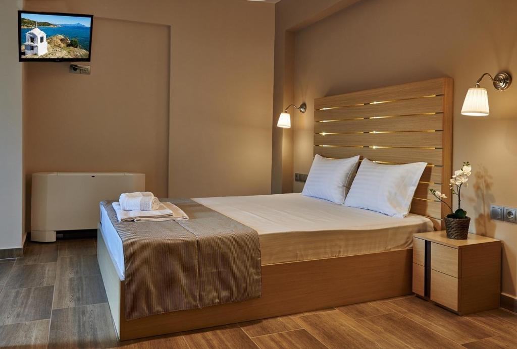 Posteľ alebo postele v izbe v ubytovaní Athos Thea Luxury Rooms