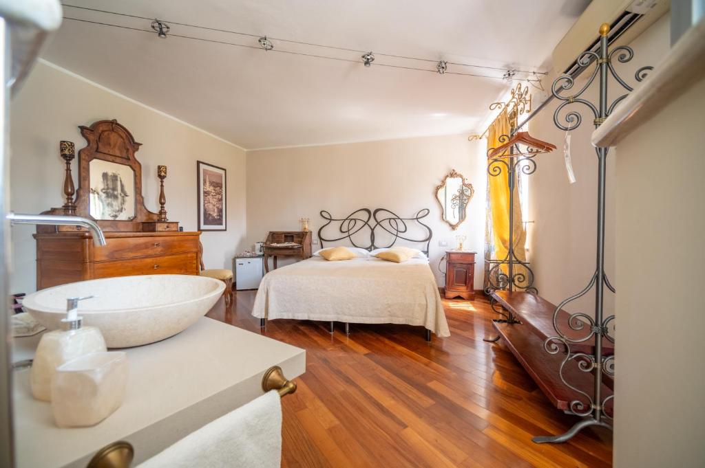 Madonna Villa Baietta - 10