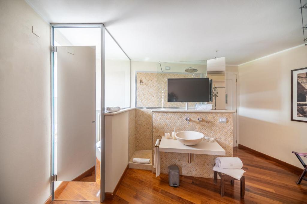 Madonna Villa Baietta - 12