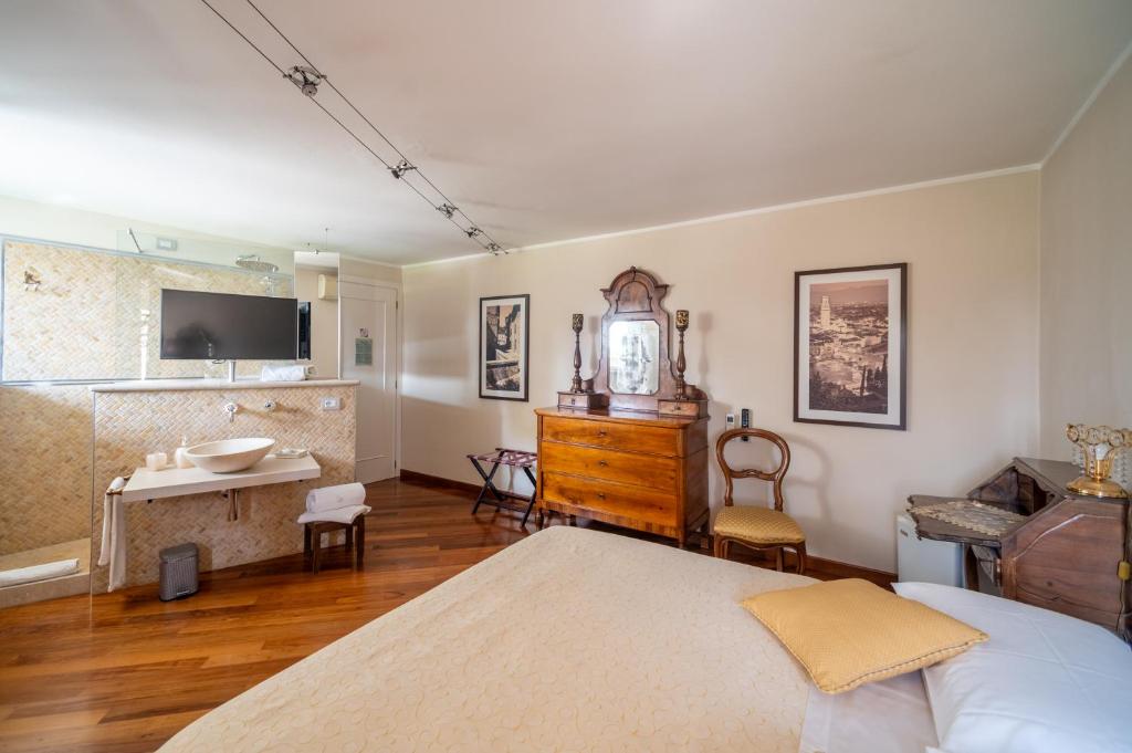 Madonna Villa Baietta - 11