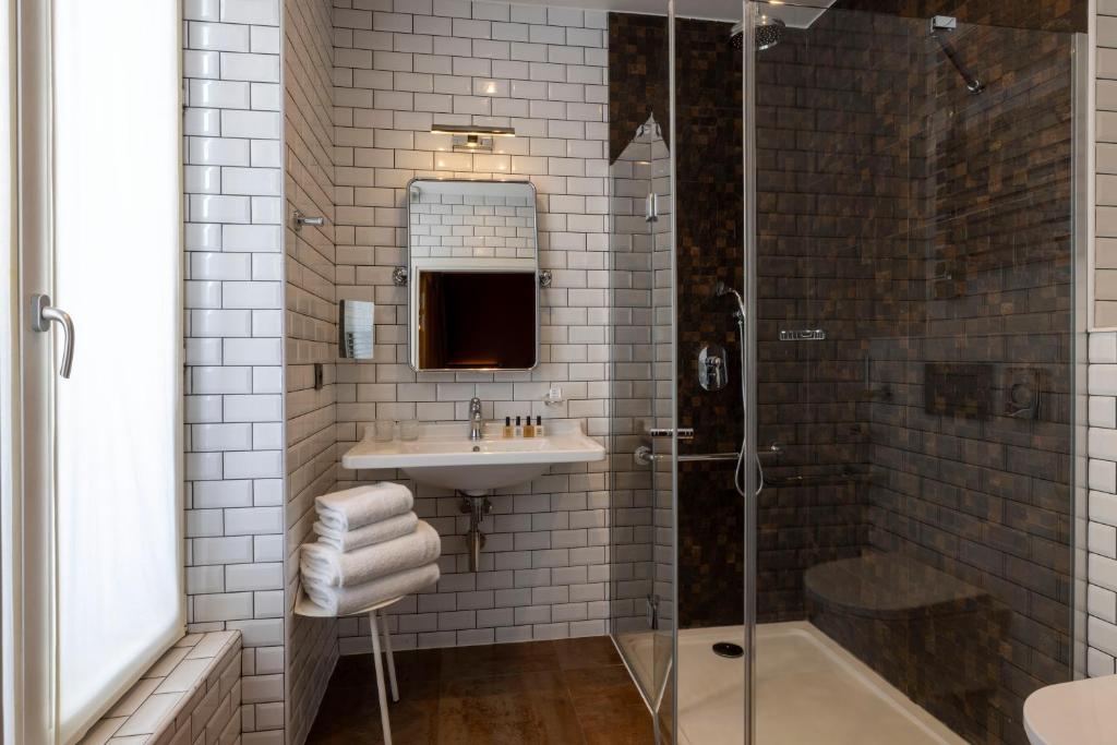 a bathroom with a sink and a shower at Hotel Whistler - Gare du Nord in Paris