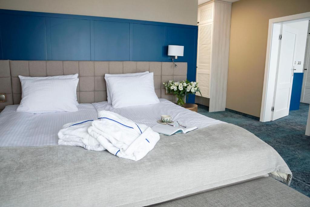 Postel nebo postele na pokoji v ubytování Hotel Szafir