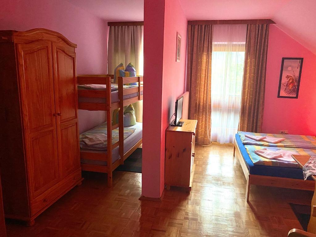 Fotografia z galérie ubytovania Pension zur Heiligen Krone v destinácii Mauterndorf