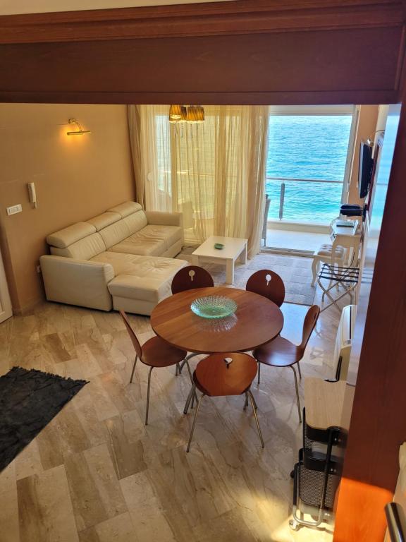 Postel nebo postele na pokoji v ubytování Villa Leut Montesol Tivat Krasici