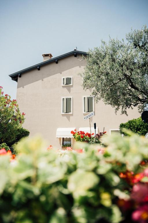 Vonkajšia záhrada v ubytovaní Albergo La Meridiana