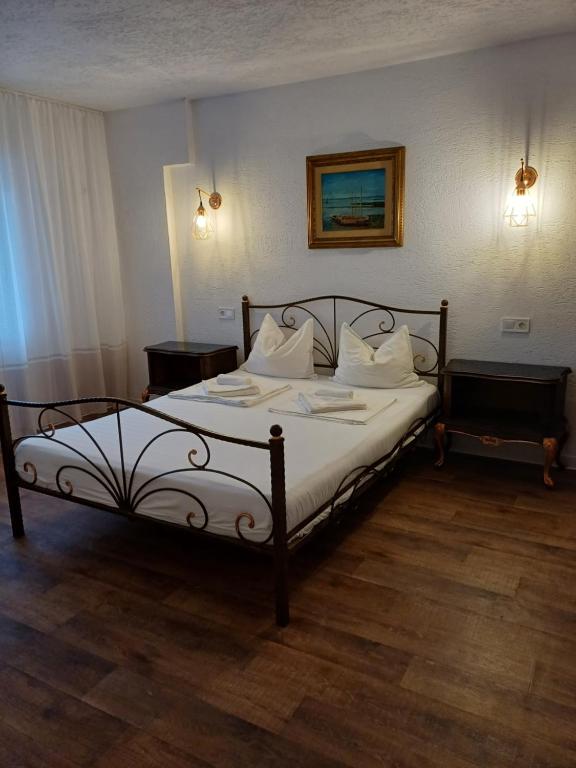 a bedroom with a bed with white sheets and pillows at Apartament Jurilovca in Jurilovca