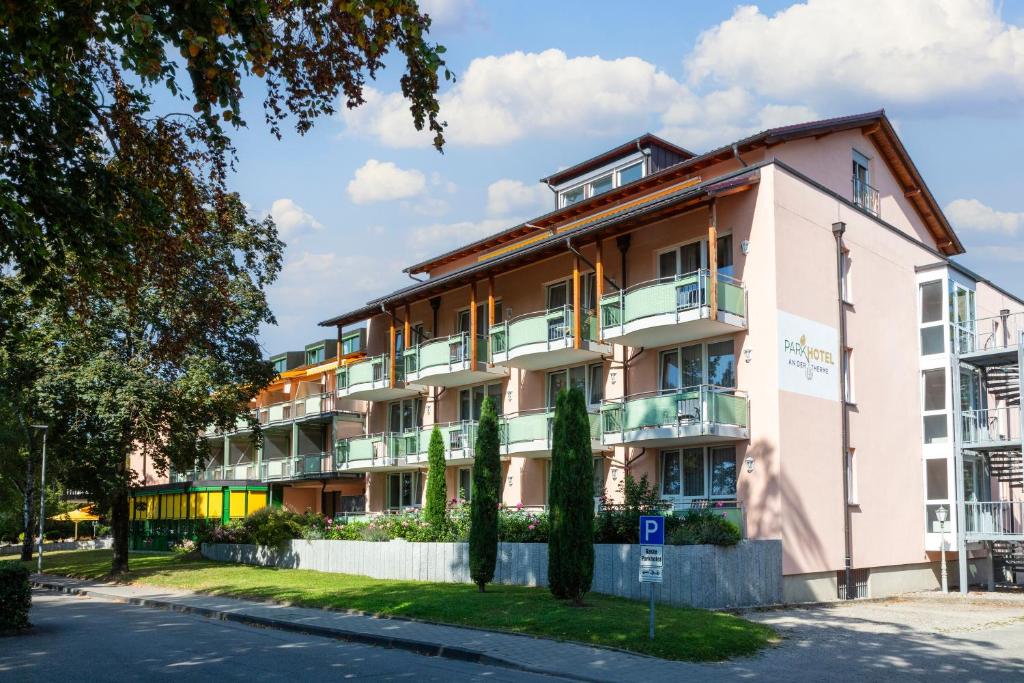 an apartment building on the side of a street at Parkhotel an der Therme in Bad Krozingen