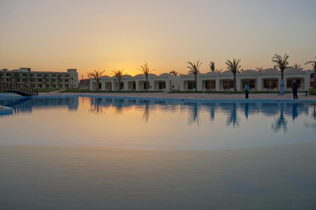 Bazén v ubytování Amarina Queen Resort & Aqua Park Marsa Alam nebo v jeho okolí